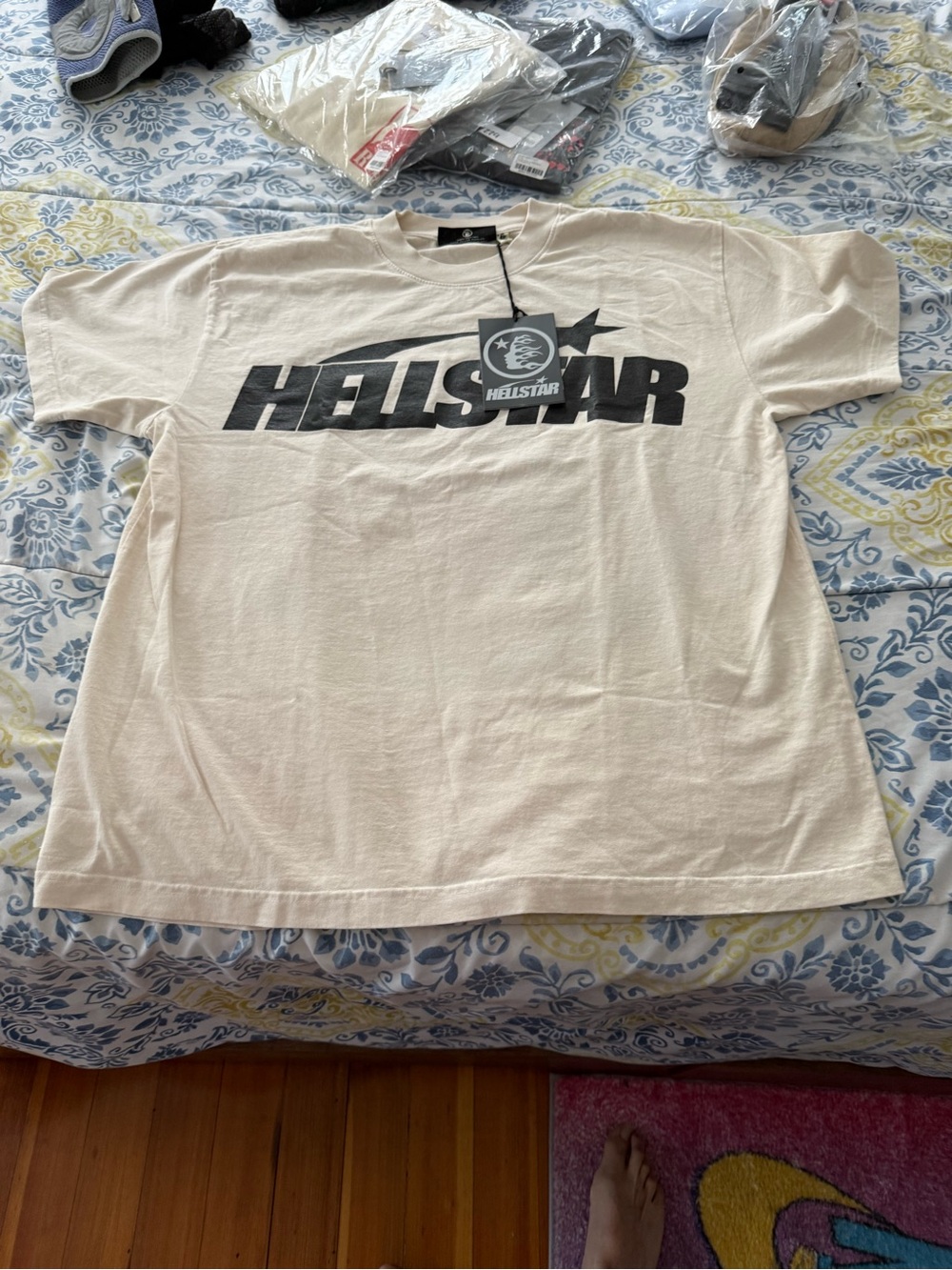 Hellstar Men’s Cream Graphic Logo Short Sleeve Tee